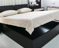 Quel est un lit confortable avec un mécanisme de levage 180x200, avantages et inconvénients.