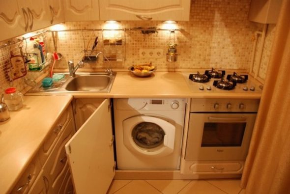 machine à laver intégrée dans la cuisine