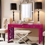 table de maquillage violet