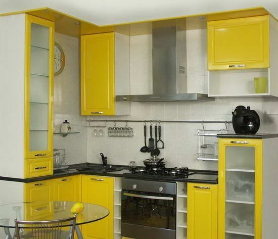 Set de cuisine pour une petite cuisine jaune