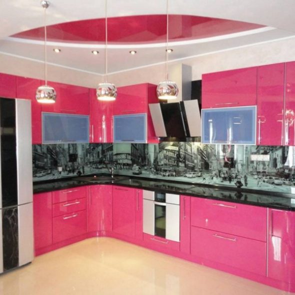 Set de cuisine de couleur rose vif
