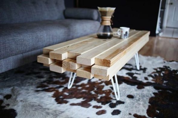 Petite table basse en planches