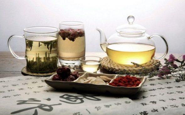 Le thé dans la lutte contre l'odeur des meubles dans l'appartement