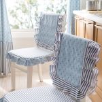 Couvertures pour chaises dans la cuisine photo