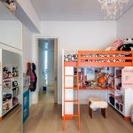 lit mezzanine avec espace de travail pour enfants