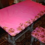 Restauration de l'ancienne table de cuisine à faire soi-même en rose