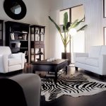 meuble blanc avec sol sombre
