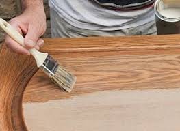 Étapes de la restauration de meubles en bois à la maison