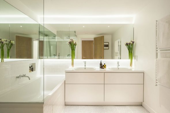 miroir de salle de bain minimalisme