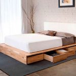 lit en bois massif avec tiroirs