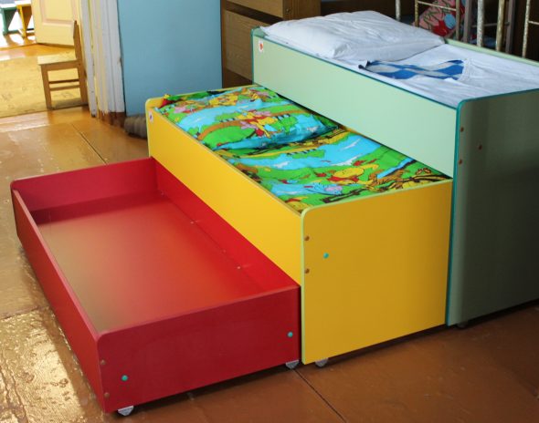 meubles pour jardins d'enfants