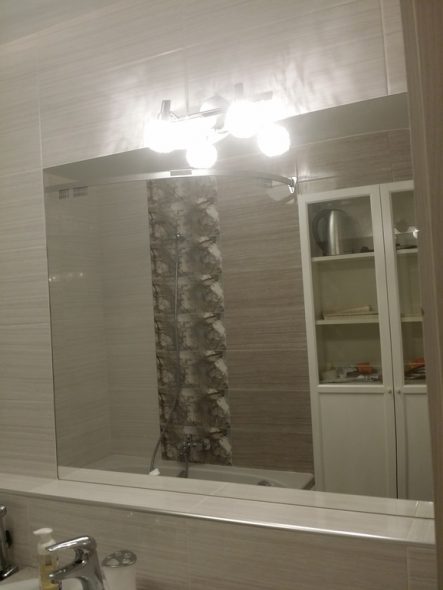 Grand miroir de salle de bain