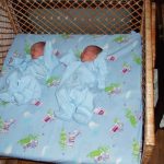 Lit bébé pour jumeaux nouveau-nés jusqu'à 4-5 mois
