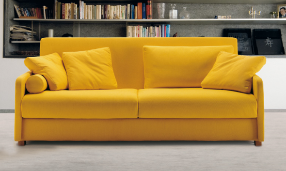 Mécanisme inhabituel d'un canapé jaune moderne