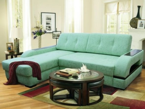 Nous sélectionnons la couleur du canapé et des chaises pour le salon