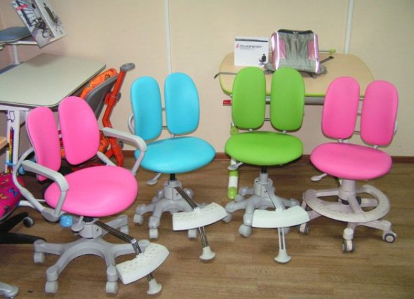 chaises d'enfants pour les écoliers