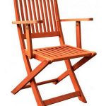 utilisation de chaises pliantes en bois