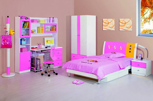 mobilier rose pour la chambre de bébé pour la fille