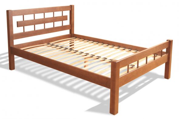 La structure du lit avec un socle en bois