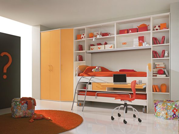 Concevoir une petite chambre d'enfants avec transformateur de meubles intégré