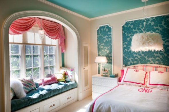 Chambre turquoise claire et confortable