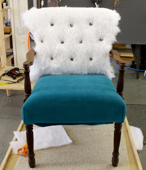 Remplacement du mastic et du tissu pour une chaise élégante