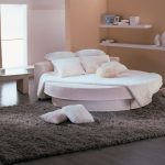 Canapé-lit blanc comme neige pour une chambre élégante