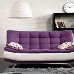 Canapé bicolore dans le salon