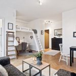 Appartement de style scandinave avec mobilier de transformation