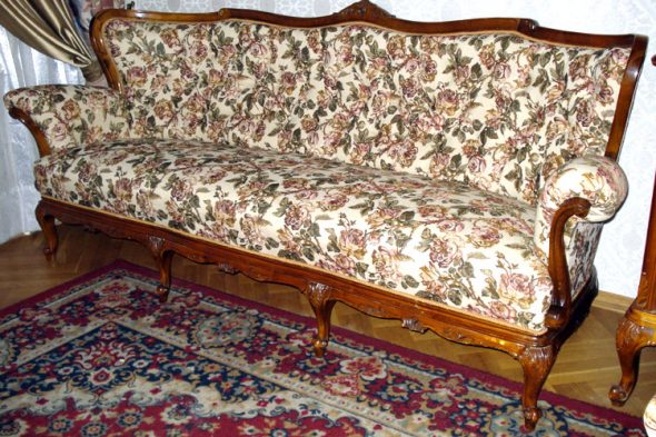 Hauling antique sofa faites-le vous-même