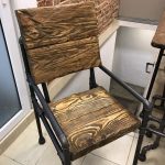 chaise en bois profilé
