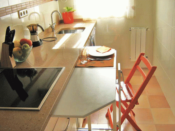 Table de cuisine rétractable pour une petite cuisine