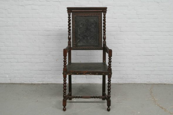 Chaise Sculptée Antique