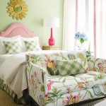 Textiles floraux pour lits moelleux et canapés