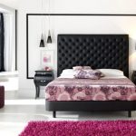 Tête de lit noire originale en matériau polymère pour un lit moelleux