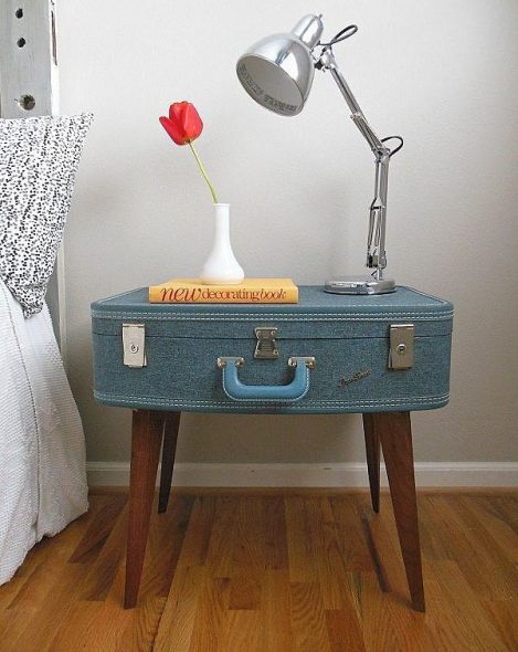 Table de nuit à faire soi-même dans une valise vintage
