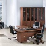 Placement de meubles dans le bureau
