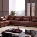 Canapé en cuir marron pour un intérieur de style japonais