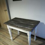 Modification d'une vieille table en pin