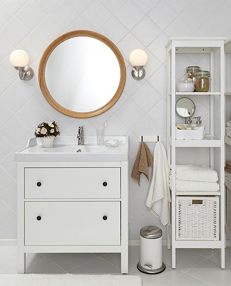 Mobilier blanc d'IKEA pour la salle de bain