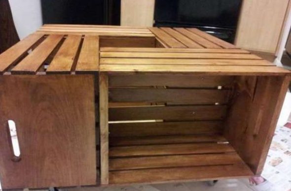 Table à tiroirs en bois
