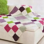 Un plaid tricoté à la main ajoutera confort et chaleur à l'intérieur