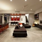 Réception combinant salon, salle à manger et cuisine dans un style minimaliste