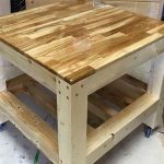 Une table en bois