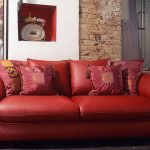 Canapé élégant en cuir rouge