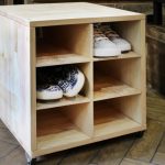 Table de chevet mobile pour chaussures