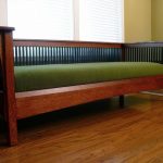 Canapé en bois avec assise vert tendre