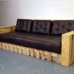 Canapé avec cadre en bois et assise en similicuir