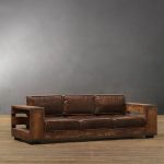 Canapé en bois marron avec revêtement en cuir