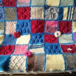Plaid original tricoté à partir de résidus de fil